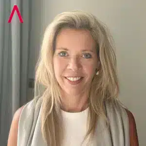 https://www.vanhollandsales.nl/wp-content/uploads/2023/12/Karin-Weber-Profielfoto.jpeg.webp